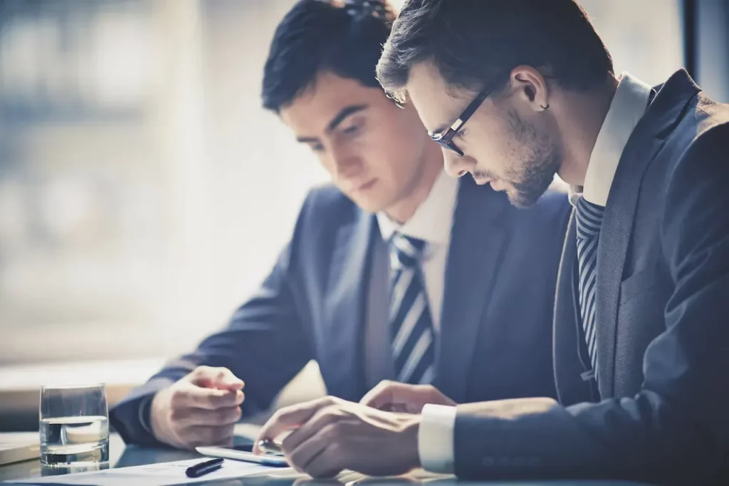 Debt collection services (broad, high-intent, commonly searched) Debt recovery agency (targets businesses looking for professional help) Commercial debt collection (specific to B2B debt recovery) Debt collection for small businesses (niche, targets smaller enterprises) Consumer debt recovery (focuses on individual debtor cases)