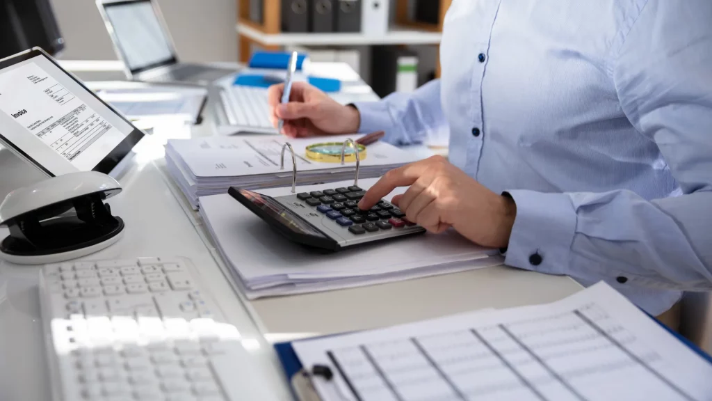 Free B2B Debt Collection: No upfront costs for business-to-business debt recovery.